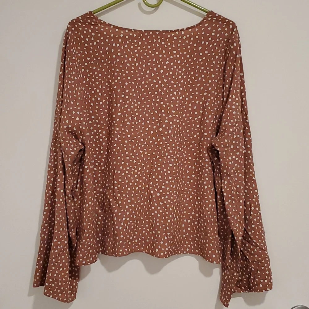Forever 21 light brown white spots long sleeve top blouse size 2X - Picture 3 of 5